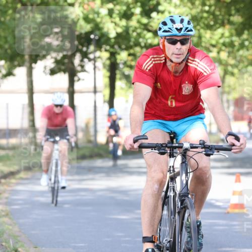 11.08.2024 - GEWOBA Citytriathlon Bremen H.Heesch http://msf.ph/oto/6768017 11.08.2024 10:21:43 Radfahren 27, 29, 42, 69, 77, 98, 106, 109, 110 meine-sportfotos.de