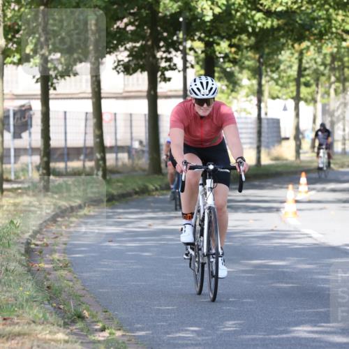 11.08.2024 - GEWOBA Citytriathlon Bremen H.Heesch http://msf.ph/oto/6768021 11.08.2024 10:21:44 Radfahren 27, 29, 42, 69, 77, 98, 106, 109, 110 meine-sportfotos.de