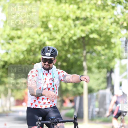 11.08.2024 - GEWOBA Citytriathlon Bremen H.Heesch http://msf.ph/oto/6768022 11.08.2024 10:39:39 Radfahren 78, 99 meine-sportfotos.de