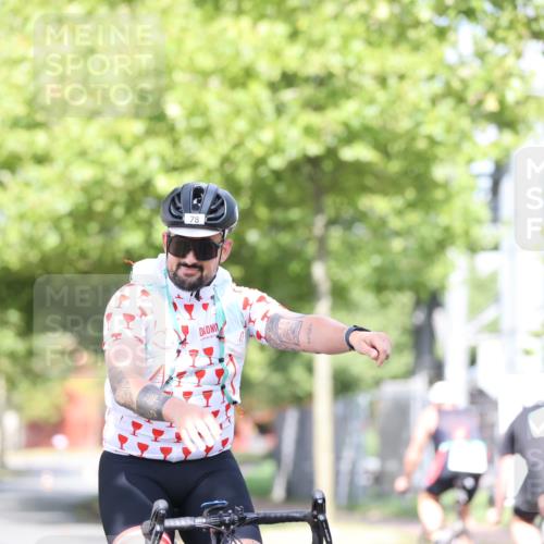11.08.2024 - GEWOBA Citytriathlon Bremen H.Heesch http://msf.ph/oto/6768024 11.08.2024 10:39:39 Radfahren 78, 99 meine-sportfotos.de