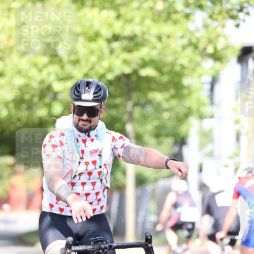 11.08.2024 - GEWOBA Citytriathlon Bremen H.Heesch http://msf.ph/oto/6768025 11.08.2024 10:39:39 Radfahren 78, 99 meine-sportfotos.de