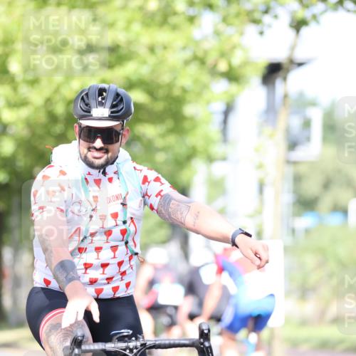 11.08.2024 - GEWOBA Citytriathlon Bremen H.Heesch http://msf.ph/oto/6768027 11.08.2024 10:39:39 Radfahren 78, 99 meine-sportfotos.de