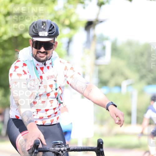 11.08.2024 - GEWOBA Citytriathlon Bremen H.Heesch http://msf.ph/oto/6768029 11.08.2024 10:39:39 Radfahren 78, 99 meine-sportfotos.de