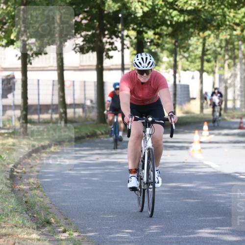 11.08.2024 - GEWOBA Citytriathlon Bremen H.Heesch http://msf.ph/oto/6768030 11.08.2024 10:21:44 Radfahren 27, 29, 42, 69, 77, 98, 106, 109, 110 meine-sportfotos.de