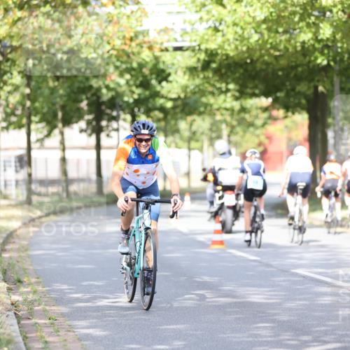 11.08.2024 - GEWOBA Citytriathlon Bremen H.Heesch http://msf.ph/oto/6768031 11.08.2024 10:40:08 Radfahren 33, 87 meine-sportfotos.de