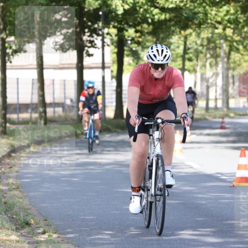 11.08.2024 - GEWOBA Citytriathlon Bremen H.Heesch http://msf.ph/oto/6768033 11.08.2024 10:21:44 Radfahren 27, 29, 42, 69, 77, 98, 106, 109, 110 meine-sportfotos.de