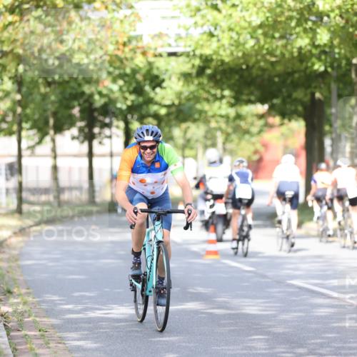 11.08.2024 - GEWOBA Citytriathlon Bremen H.Heesch http://msf.ph/oto/6768034 11.08.2024 10:40:08 Radfahren 33, 87 meine-sportfotos.de