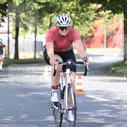 11.08.2024 - GEWOBA Citytriathlon Bremen H.Heesch http://msf.ph/oto/6768035 11.08.2024 10:21:45 Radfahren 27, 29, 42, 69, 77, 98, 106, 109, 110 meine-sportfotos.de