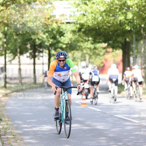11.08.2024 - GEWOBA Citytriathlon Bremen H.Heesch http://msf.ph/oto/6768036 11.08.2024 10:40:08 Radfahren 33, 87 meine-sportfotos.de