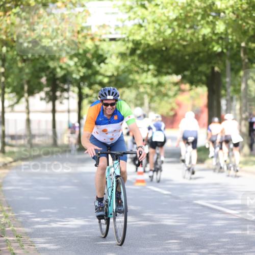 11.08.2024 - GEWOBA Citytriathlon Bremen H.Heesch http://msf.ph/oto/6768037 11.08.2024 10:40:08 Radfahren 33, 87 meine-sportfotos.de