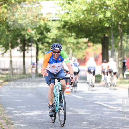 11.08.2024 - GEWOBA Citytriathlon Bremen H.Heesch http://msf.ph/oto/6768038 11.08.2024 10:40:08 Radfahren 33, 87 meine-sportfotos.de