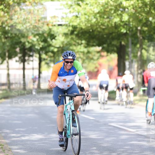 11.08.2024 - GEWOBA Citytriathlon Bremen H.Heesch http://msf.ph/oto/6768039 11.08.2024 10:40:08 Radfahren 33, 87 meine-sportfotos.de
