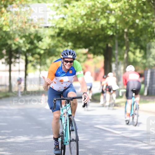 11.08.2024 - GEWOBA Citytriathlon Bremen H.Heesch http://msf.ph/oto/6768043 11.08.2024 10:40:08 Radfahren 33, 87 meine-sportfotos.de