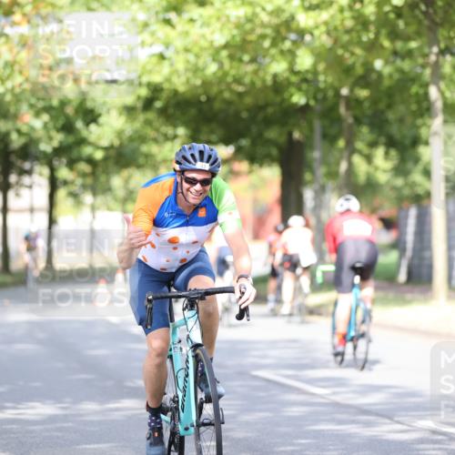 11.08.2024 - GEWOBA Citytriathlon Bremen H.Heesch http://msf.ph/oto/6768044 11.08.2024 10:40:08 Radfahren 33, 87 meine-sportfotos.de