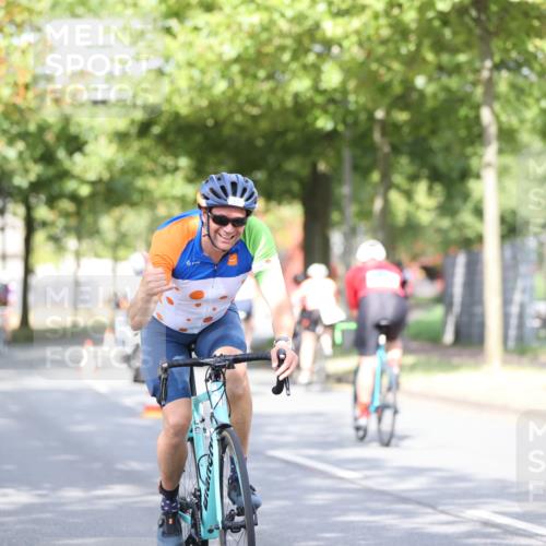 11.08.2024 - GEWOBA Citytriathlon Bremen H.Heesch http://msf.ph/oto/6768045 11.08.2024 10:40:09 Radfahren 33, 87 meine-sportfotos.de