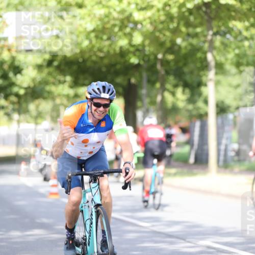 11.08.2024 - GEWOBA Citytriathlon Bremen H.Heesch http://msf.ph/oto/6768046 11.08.2024 10:40:09 Radfahren 33, 87 meine-sportfotos.de