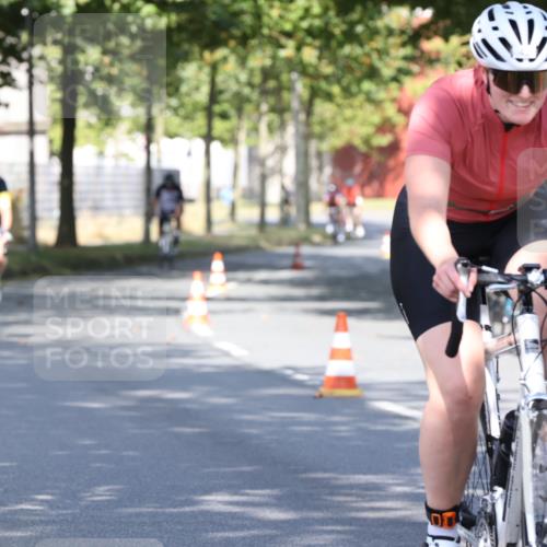 11.08.2024 - GEWOBA Citytriathlon Bremen H.Heesch http://msf.ph/oto/6768047 11.08.2024 10:21:45 Radfahren 27, 29, 42, 69, 77, 98, 106, 109, 110 meine-sportfotos.de