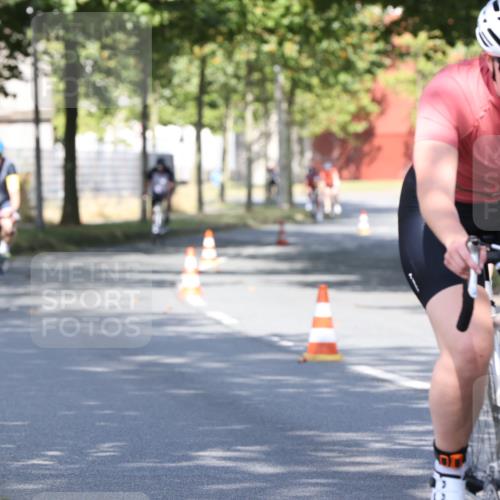 11.08.2024 - GEWOBA Citytriathlon Bremen H.Heesch http://msf.ph/oto/6768049 11.08.2024 10:21:45 Radfahren 27, 29, 42, 69, 77, 98, 106, 109, 110 meine-sportfotos.de