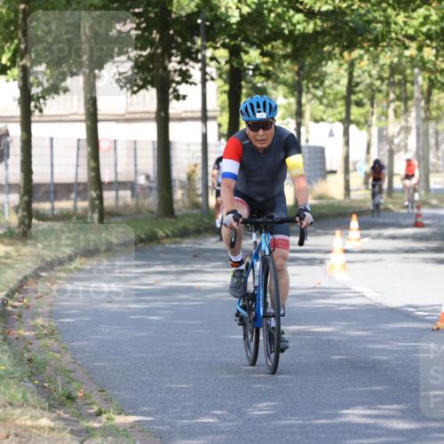 11.08.2024 - GEWOBA Citytriathlon Bremen H.Heesch http://msf.ph/oto/6768050 11.08.2024 10:21:47 Radfahren 27, 29, 42, 69, 77, 98, 106, 109, 110 meine-sportfotos.de