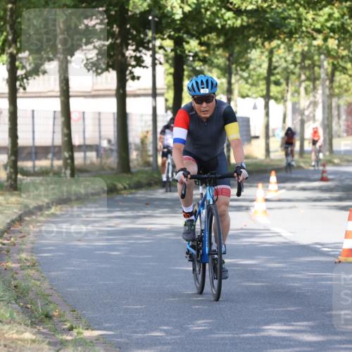 11.08.2024 - GEWOBA Citytriathlon Bremen H.Heesch http://msf.ph/oto/6768051 11.08.2024 10:21:47 Radfahren 27, 29, 42, 69, 77, 98, 106, 109, 110 meine-sportfotos.de