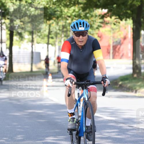 11.08.2024 - GEWOBA Citytriathlon Bremen H.Heesch http://msf.ph/oto/6768056 11.08.2024 10:21:47 Radfahren 27, 29, 42, 69, 77, 98, 106, 109, 110 meine-sportfotos.de