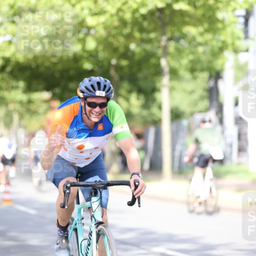 11.08.2024 - GEWOBA Citytriathlon Bremen H.Heesch http://msf.ph/oto/6768066 11.08.2024 10:40:09 Radfahren 33, 87 meine-sportfotos.de