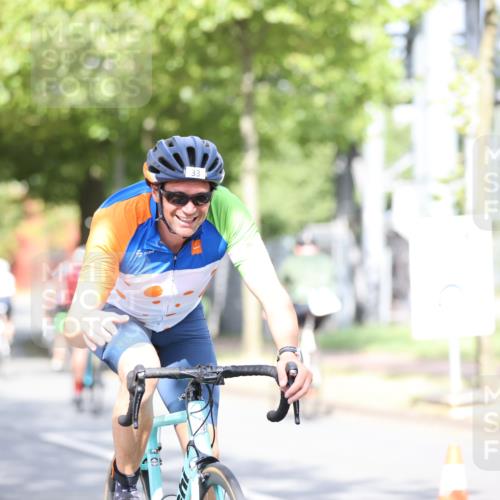 11.08.2024 - GEWOBA Citytriathlon Bremen H.Heesch http://msf.ph/oto/6768075 11.08.2024 10:40:09 Radfahren 33, 87 meine-sportfotos.de