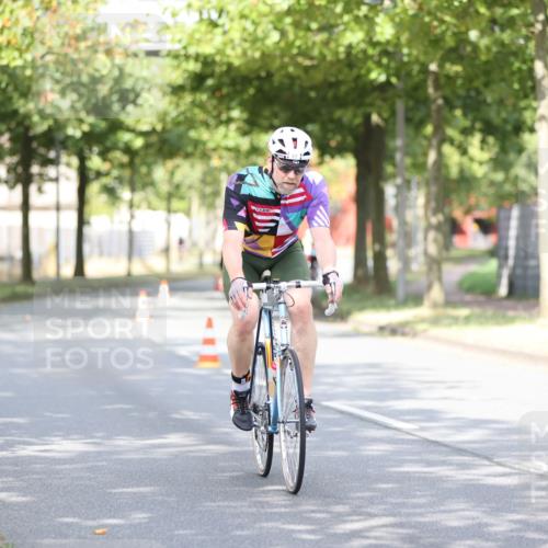 11.08.2024 - GEWOBA Citytriathlon Bremen H.Heesch http://msf.ph/oto/6768082 11.08.2024 10:40:14 Radfahren 33, 38, 66, 87 meine-sportfotos.de