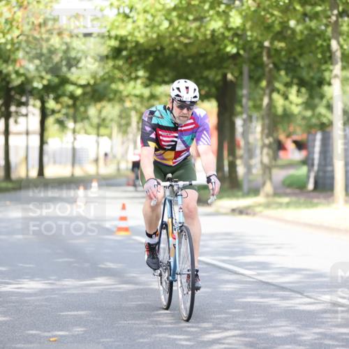 11.08.2024 - GEWOBA Citytriathlon Bremen H.Heesch http://msf.ph/oto/6768083 11.08.2024 10:40:14 Radfahren 33, 38, 66, 87 meine-sportfotos.de