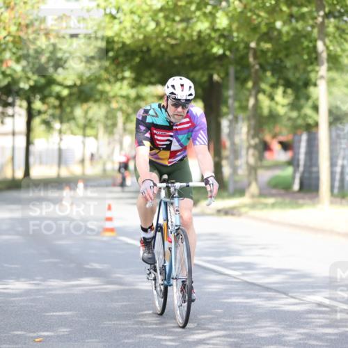 11.08.2024 - GEWOBA Citytriathlon Bremen H.Heesch http://msf.ph/oto/6768084 11.08.2024 10:40:14 Radfahren 33, 38, 66, 87 meine-sportfotos.de
