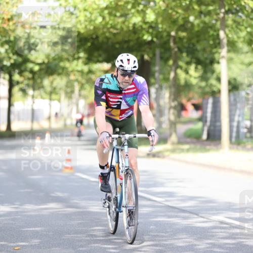 11.08.2024 - GEWOBA Citytriathlon Bremen H.Heesch http://msf.ph/oto/6768085 11.08.2024 10:40:14 Radfahren 33, 38, 66, 87 meine-sportfotos.de