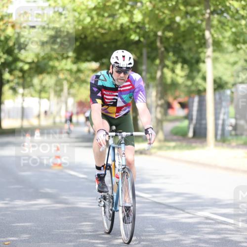 11.08.2024 - GEWOBA Citytriathlon Bremen H.Heesch http://msf.ph/oto/6768086 11.08.2024 10:40:14 Radfahren 33, 38, 66, 87 meine-sportfotos.de