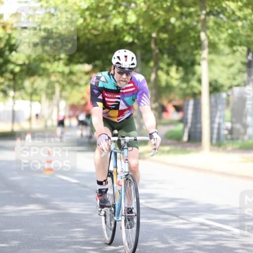 11.08.2024 - GEWOBA Citytriathlon Bremen H.Heesch http://msf.ph/oto/6768088 11.08.2024 10:40:14 Radfahren 33, 38, 66, 87 meine-sportfotos.de