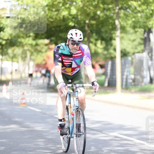 11.08.2024 - GEWOBA Citytriathlon Bremen H.Heesch http://msf.ph/oto/6768089 11.08.2024 10:40:14 Radfahren 33, 38, 66, 87 meine-sportfotos.de