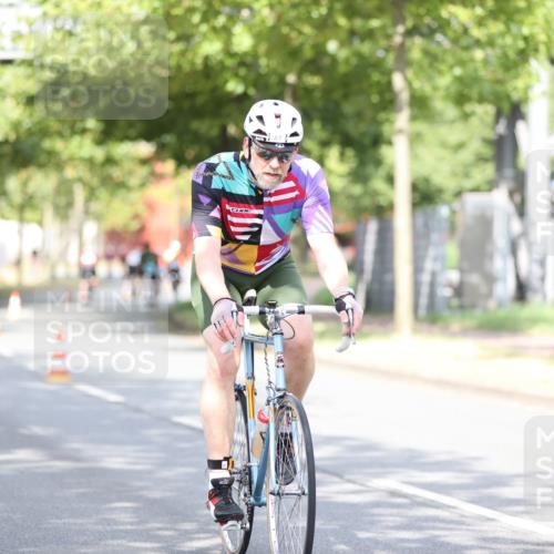 11.08.2024 - GEWOBA Citytriathlon Bremen H.Heesch http://msf.ph/oto/6768090 11.08.2024 10:40:14 Radfahren 33, 38, 66, 87 meine-sportfotos.de
