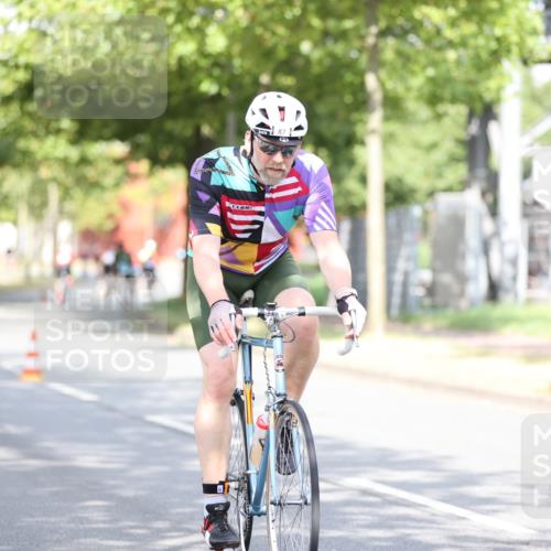 11.08.2024 - GEWOBA Citytriathlon Bremen H.Heesch http://msf.ph/oto/6768091 11.08.2024 10:40:14 Radfahren 33, 38, 66, 87 meine-sportfotos.de