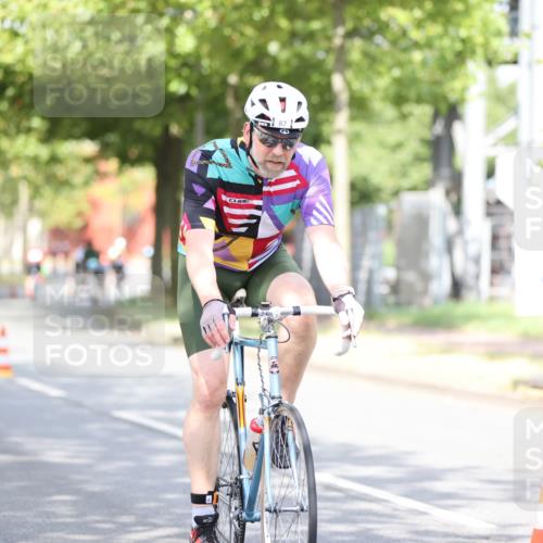 11.08.2024 - GEWOBA Citytriathlon Bremen H.Heesch http://msf.ph/oto/6768092 11.08.2024 10:40:14 Radfahren 33, 38, 66, 87 meine-sportfotos.de