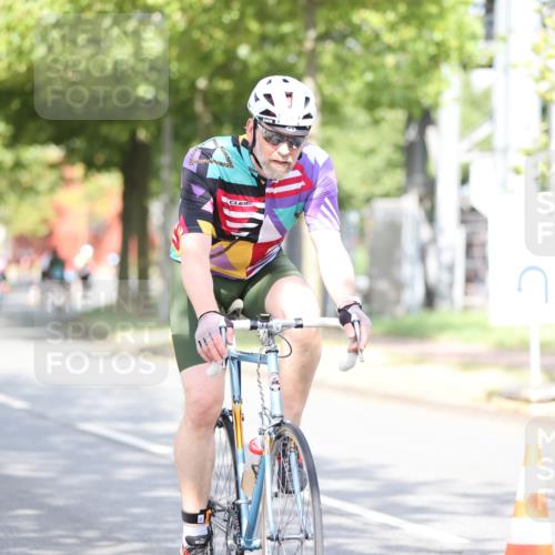 11.08.2024 - GEWOBA Citytriathlon Bremen H.Heesch http://msf.ph/oto/6768093 11.08.2024 10:40:14 Radfahren 33, 38, 66, 87 meine-sportfotos.de