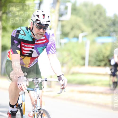 11.08.2024 - GEWOBA Citytriathlon Bremen H.Heesch http://msf.ph/oto/6768099 11.08.2024 10:40:14 Radfahren 33, 38, 66, 87 meine-sportfotos.de
