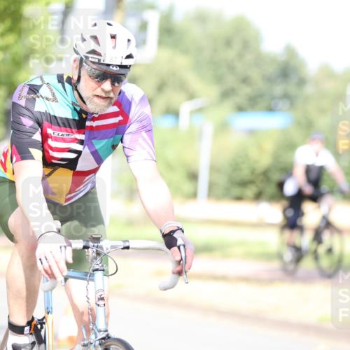 11.08.2024 - GEWOBA Citytriathlon Bremen H.Heesch http://msf.ph/oto/6768100 11.08.2024 10:40:15 Radfahren 26, 33, 38, 66, 87 meine-sportfotos.de