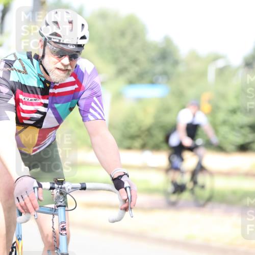 11.08.2024 - GEWOBA Citytriathlon Bremen H.Heesch http://msf.ph/oto/6768101 11.08.2024 10:40:15 Radfahren 26, 33, 38, 66, 87 meine-sportfotos.de
