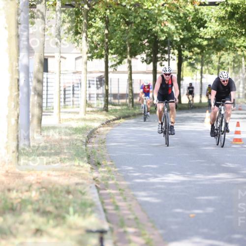 11.08.2024 - GEWOBA Citytriathlon Bremen H.Heesch http://msf.ph/oto/6768103 11.08.2024 10:40:25 Radfahren 9, 26, 27, 38, 42, 64, 66, 71, 87 meine-sportfotos.de