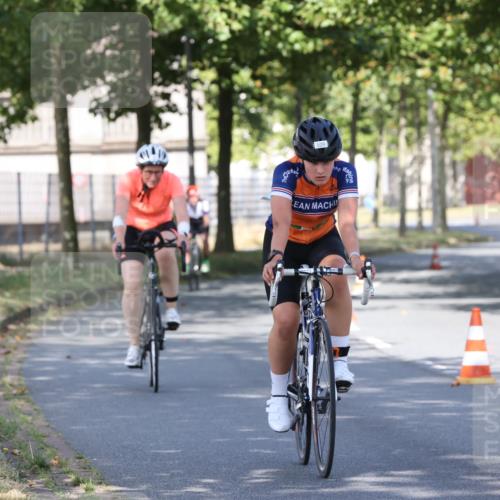 11.08.2024 - GEWOBA Citytriathlon Bremen H.Heesch http://msf.ph/oto/6768106 11.08.2024 10:21:55 Radfahren 29, 42, 64, 69, 77, 98, 106, 109 meine-sportfotos.de