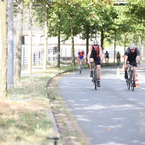 11.08.2024 - GEWOBA Citytriathlon Bremen H.Heesch http://msf.ph/oto/6768109 11.08.2024 10:40:25 Radfahren 9, 26, 27, 38, 42, 64, 66, 71, 87 meine-sportfotos.de