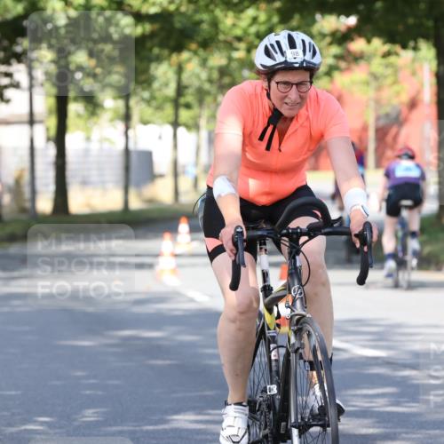 11.08.2024 - GEWOBA Citytriathlon Bremen H.Heesch http://msf.ph/oto/6768117 11.08.2024 10:21:57 Radfahren 29, 42, 64, 98, 106, 109 meine-sportfotos.de