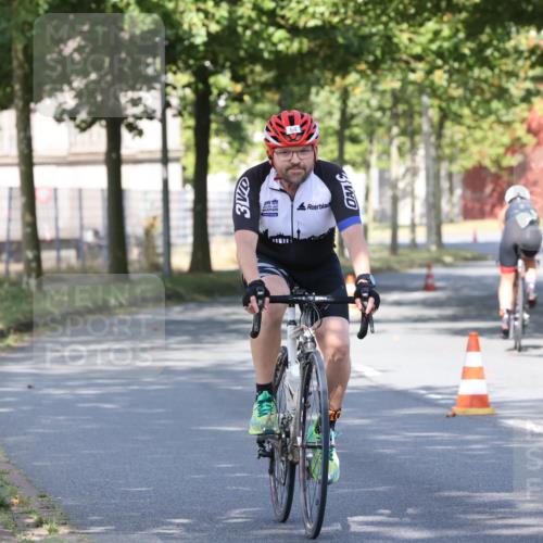 11.08.2024 - GEWOBA Citytriathlon Bremen H.Heesch http://msf.ph/oto/6768126 11.08.2024 10:22:00 Radfahren 29, 64, 98, 106, 109 meine-sportfotos.de