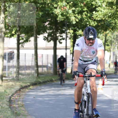 11.08.2024 - GEWOBA Citytriathlon Bremen H.Heesch http://msf.ph/oto/6768129 11.08.2024 10:22:24 Radfahren 22, 55, 108 meine-sportfotos.de