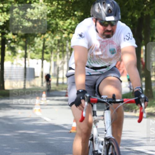 11.08.2024 - GEWOBA Citytriathlon Bremen H.Heesch http://msf.ph/oto/6768131 11.08.2024 10:22:24 Radfahren 22, 55, 108 meine-sportfotos.de