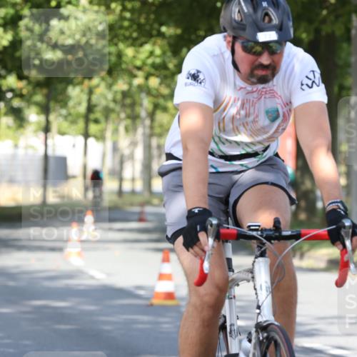 11.08.2024 - GEWOBA Citytriathlon Bremen H.Heesch http://msf.ph/oto/6768132 11.08.2024 10:22:25 Radfahren 22, 55, 108 meine-sportfotos.de