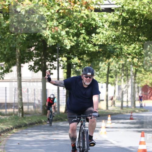 11.08.2024 - GEWOBA Citytriathlon Bremen H.Heesch http://msf.ph/oto/6768135 11.08.2024 10:22:28 Radfahren 22, 55, 108 meine-sportfotos.de